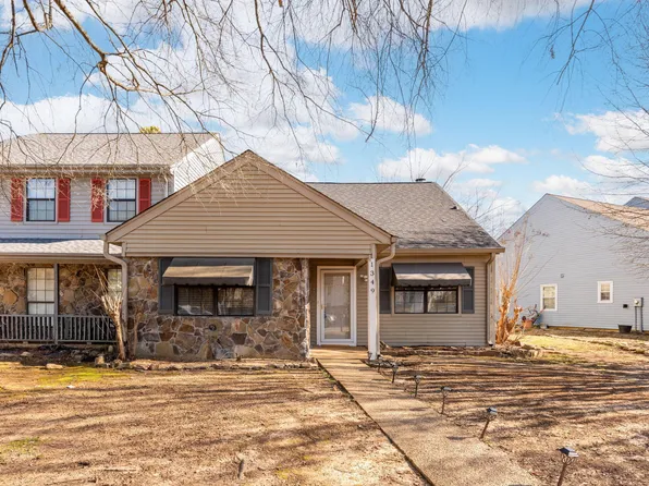 1349 Village Green Dr, Hixson, TN 37343