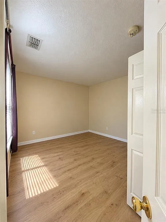 4 bed, 2.0 bath, 1940 sqft, $2,150 — Photo 4