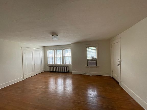3rd image of 2804 Belmont Blvd APT 4
