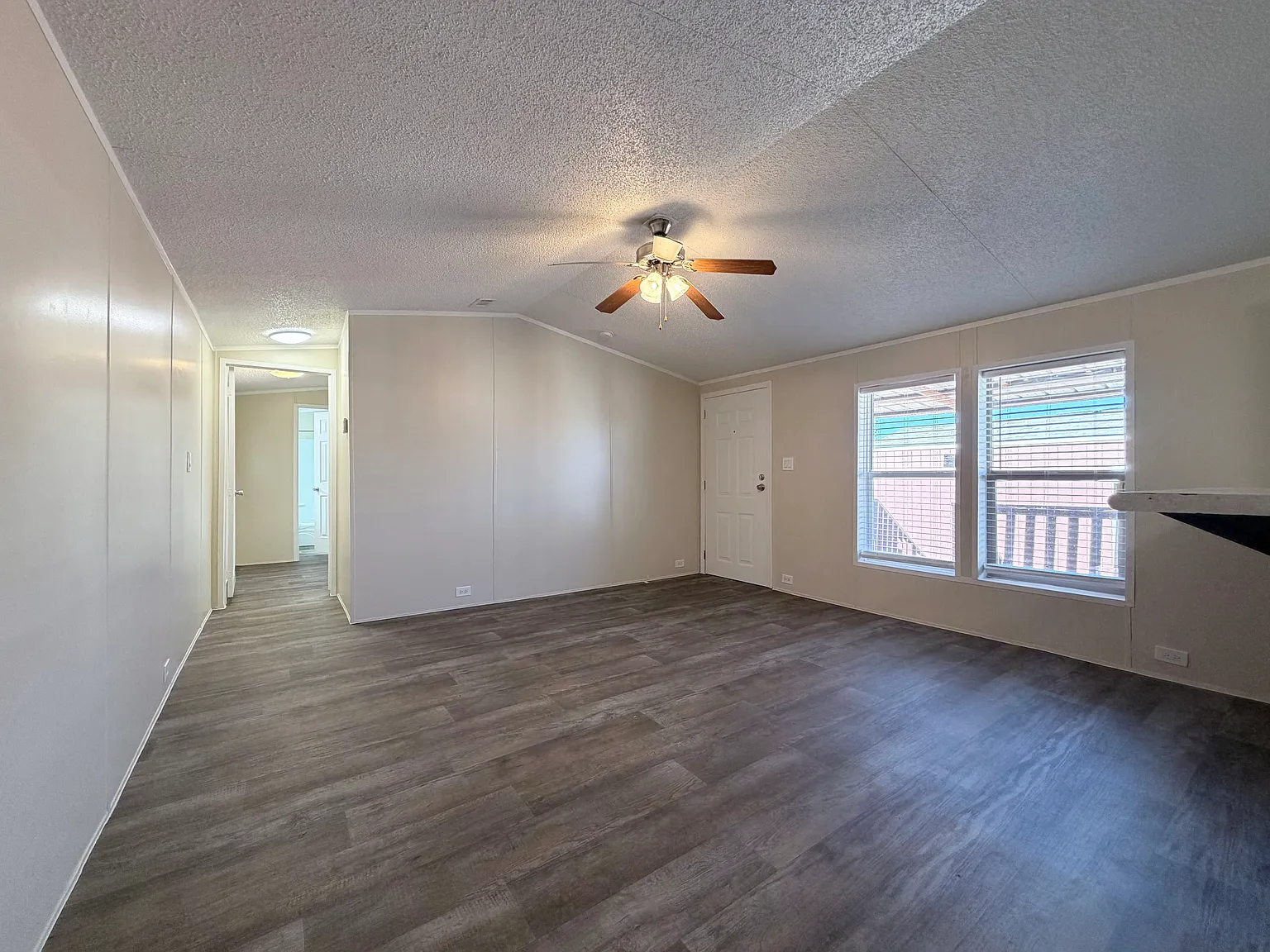 709 N Collins Fwy — Photo 4