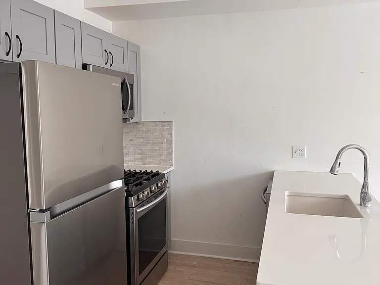 95 Troup St #5 — Photo 17