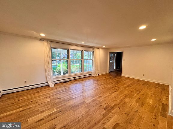 5th image of 765 Farnum Rd