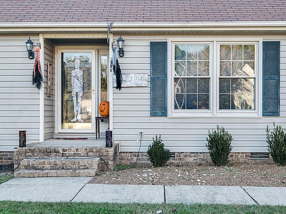 4th image of 1306 Barclay Ct
