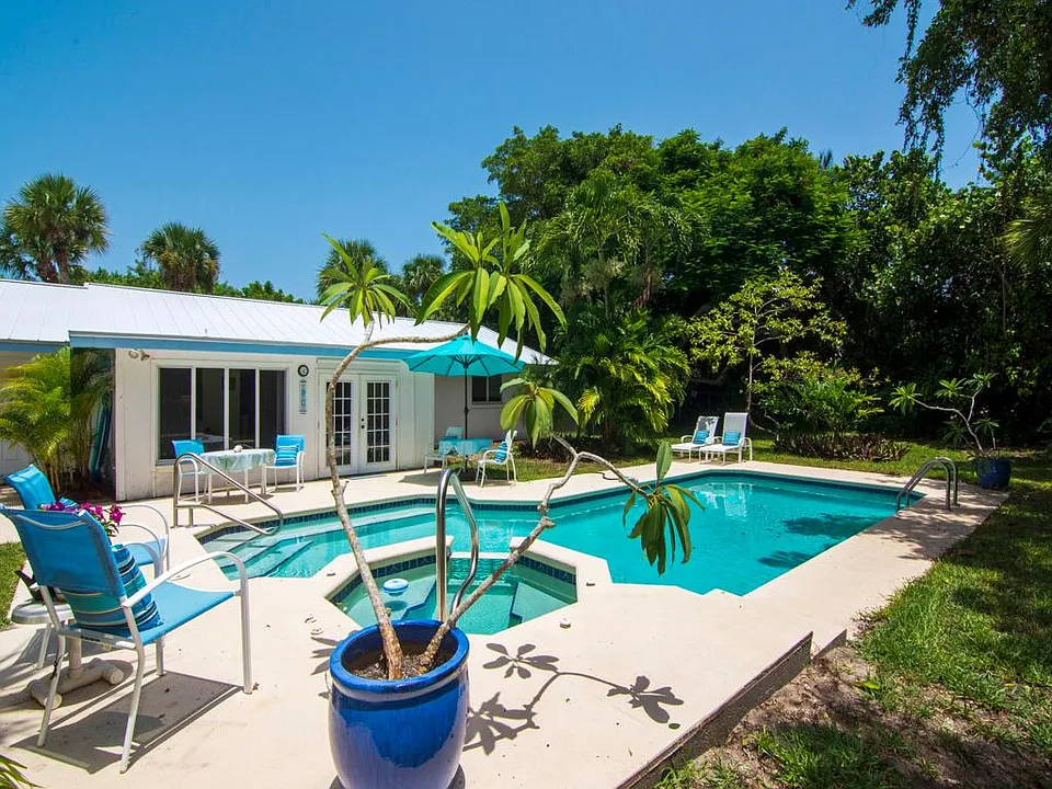 1545 Pelican Ln