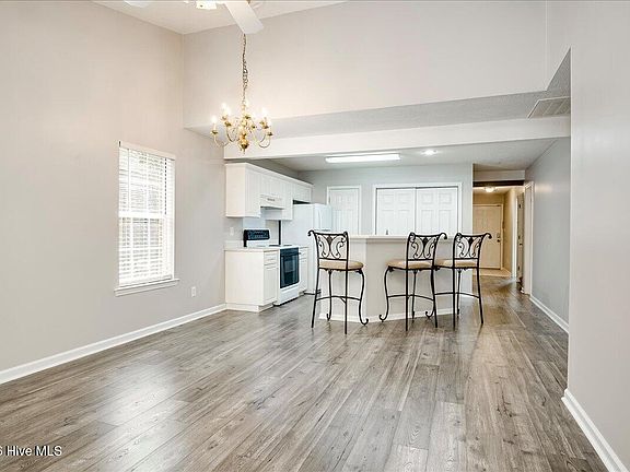 3rd image of 22 Macaulay Place