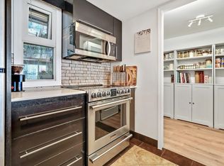183 Keefer Pl #306, Vancouver, BC V6B 6B9