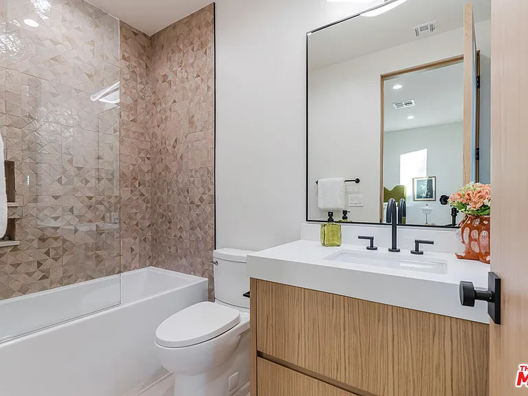 5064 Encino Ave — Photo 28