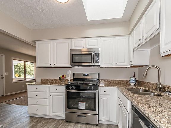 3rd image of 34940 Glen Dr