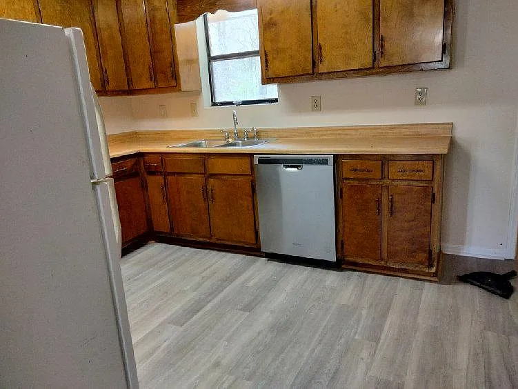 2 bed, 1050 sqft, $1,300 — Photo 4