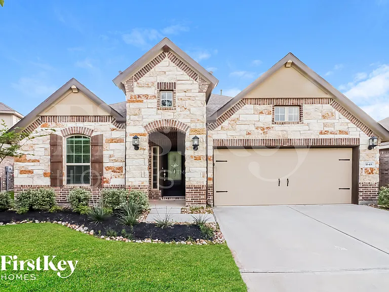 1648 Breezewood Dr — Photo 2