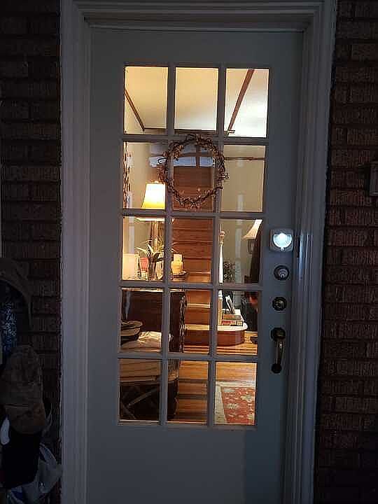 2nd image of 15 E 16th St