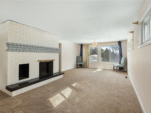 3rd image of 108 Terraceview Rd