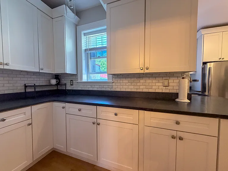 569 Franklin St #6 — Photo 7