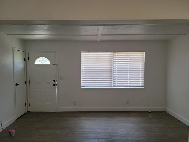 909 W Circle St — Photo 6