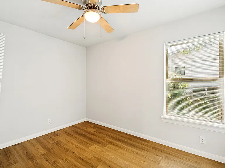 2935 Lasses Blvd — Photo 13