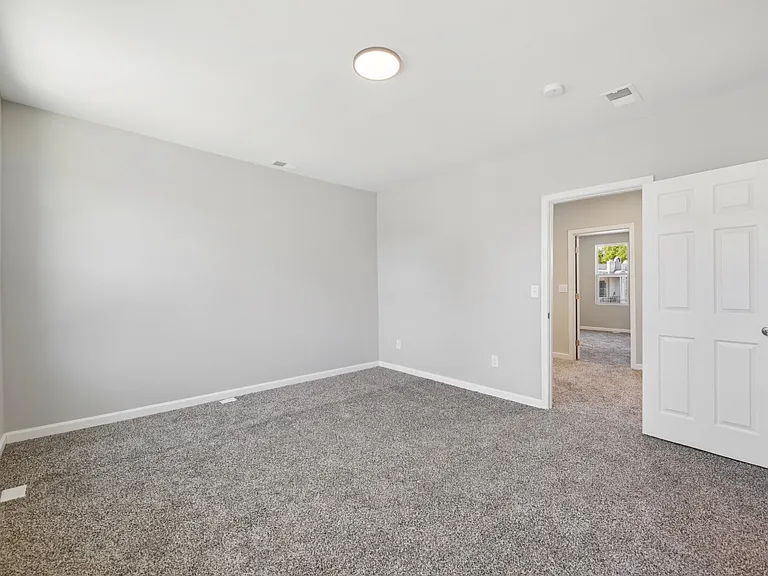 329 E University Pkwy — Photo 4