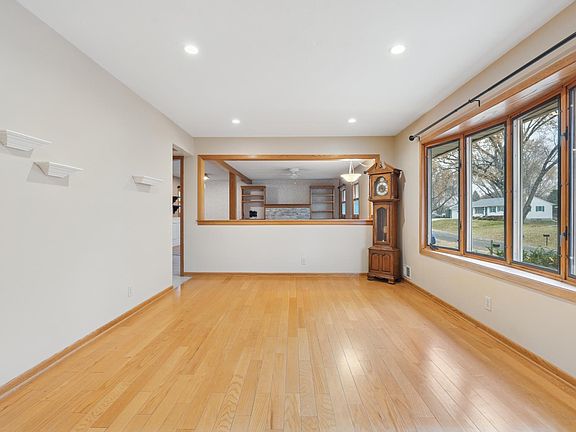 3rd image of 6249 Oak Knoll Dr