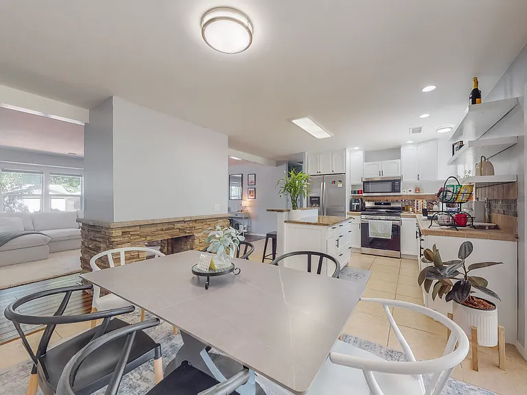 2810 Carolina St NE — Photo 39