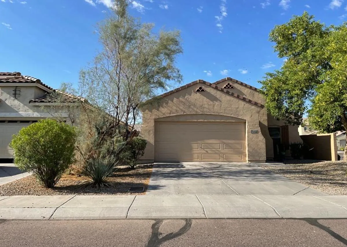 3 bedroom home in Laveen! — Photo 2