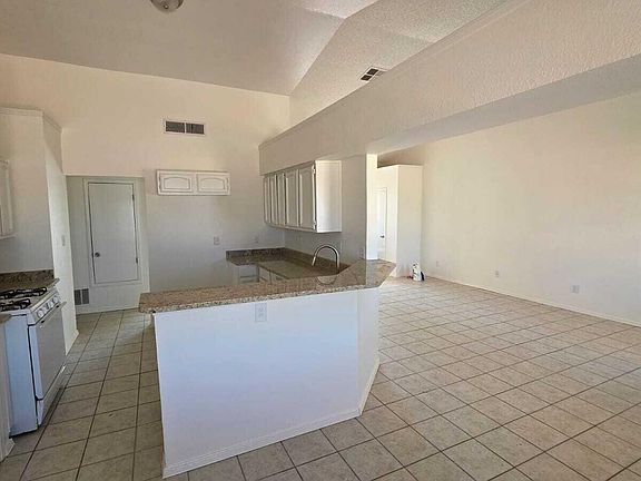 5th image of 1529 Plaza Verde Dr