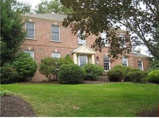 1070 Tall Trees Dr, Pittsburgh, PA