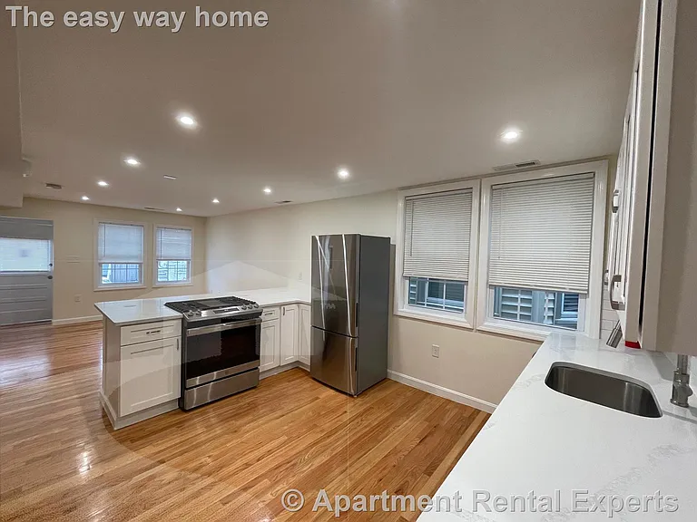81 Moreland St — Photo 4