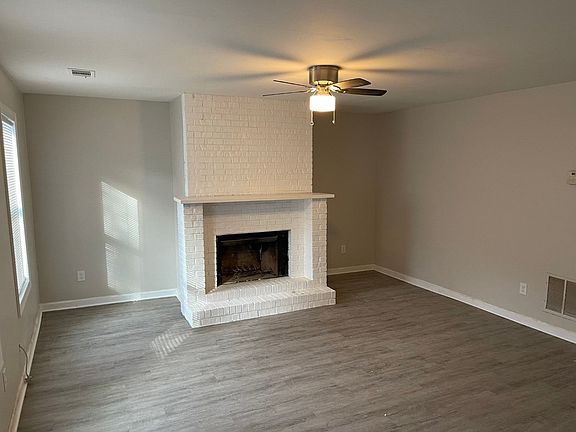 4th image of 907 Silverwood Dr