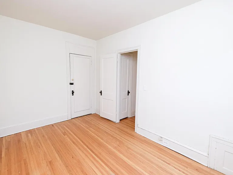 Garfield Court Apartments — Photo 8