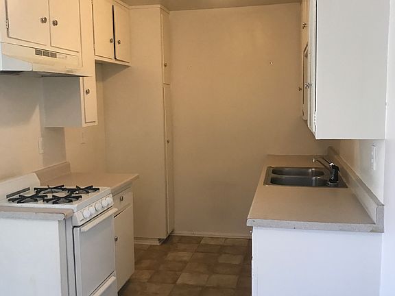 2nd image of 525 N Alameda Ave APT 01