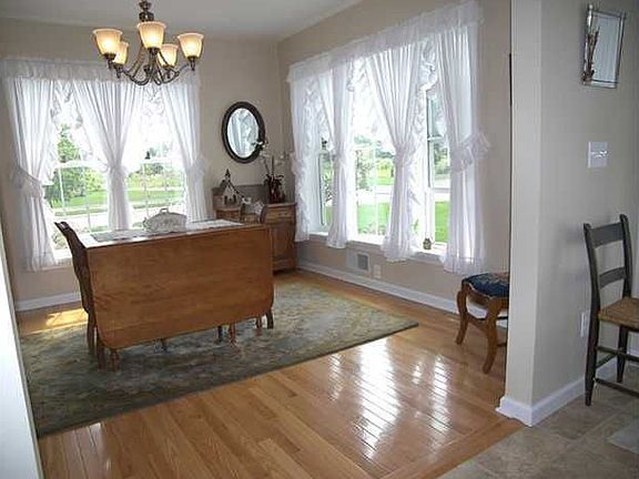 3rd image of 21 McCormick Ln