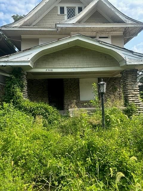 1st image of 2508 E 42nd St