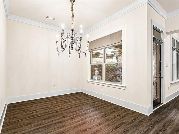 4th image of 525 Rue Jardins