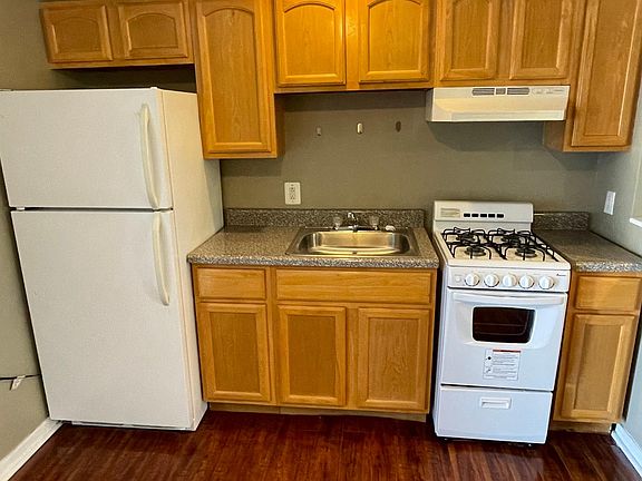 2nd image of 909 S 21st St #3F