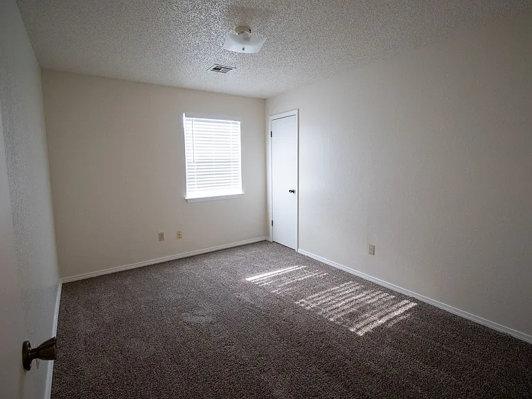 1706-08 Jennifer Cir — Photo 12