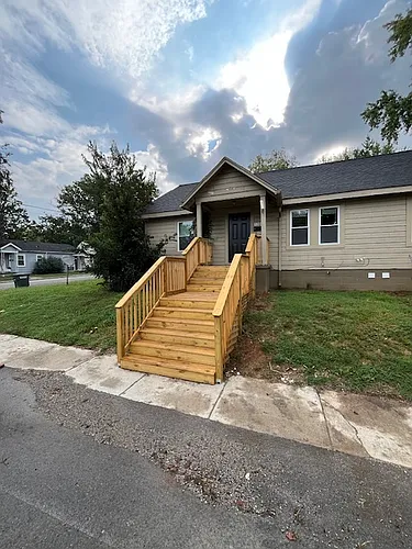 1300 Phelps Ave Photo 1