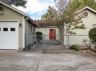 614 NE D St, Grants Pass, OR 97526