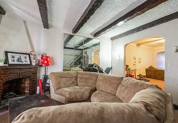 3rd image of 116-06 218th St