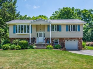 30 Longstreak Rd, Newfoundland, NJ 07435