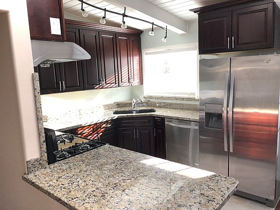 3rd image of 1112 Henderson Ave