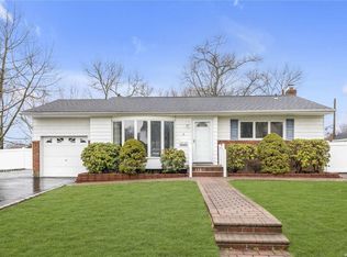 6 Dutchess Pl, Commack, NY 11725