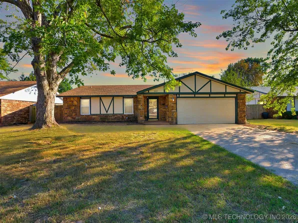 8804 E 134th St S, Bixby, OK 74008