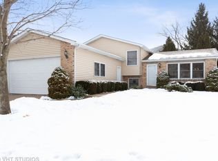 1475 Robincrest Ln, Lindenhurst, IL 60046