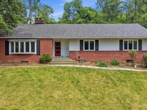 1260 Fox Chapel Rd, Pittsburgh, PA 15238