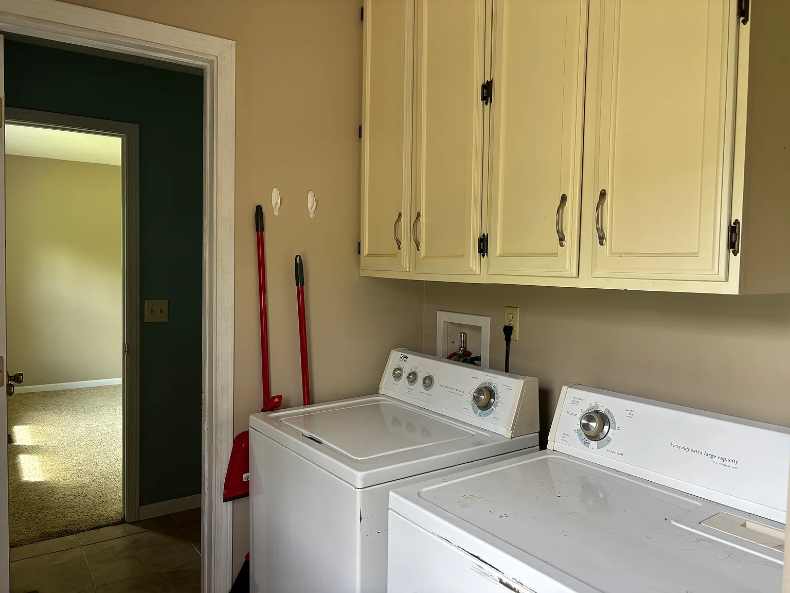 3 bed, 1.5 bath, 1002 sqft, $1,590 — Photo 4
