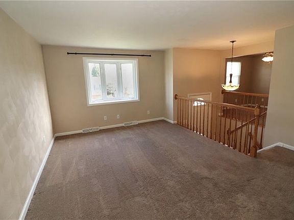 4th image of 542 Waterbury Dr