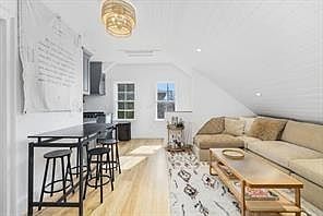 5th image of 17 Willow St #3