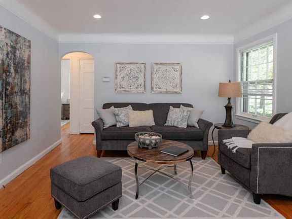 4th image of 1129 Birk Ave