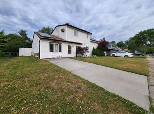 33 Cable Ln, Hicksville, NY