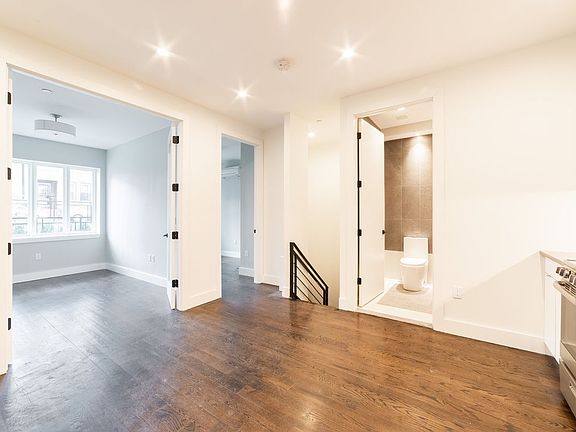 3rd image of 146 Erasmus St #1G