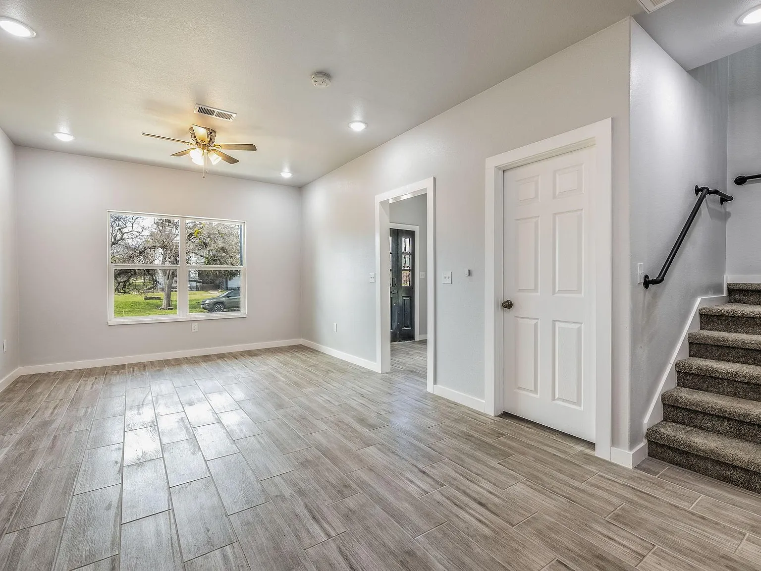 3 bed, 2.5 bath, 1480 sqft, $1,995 — Photo 4